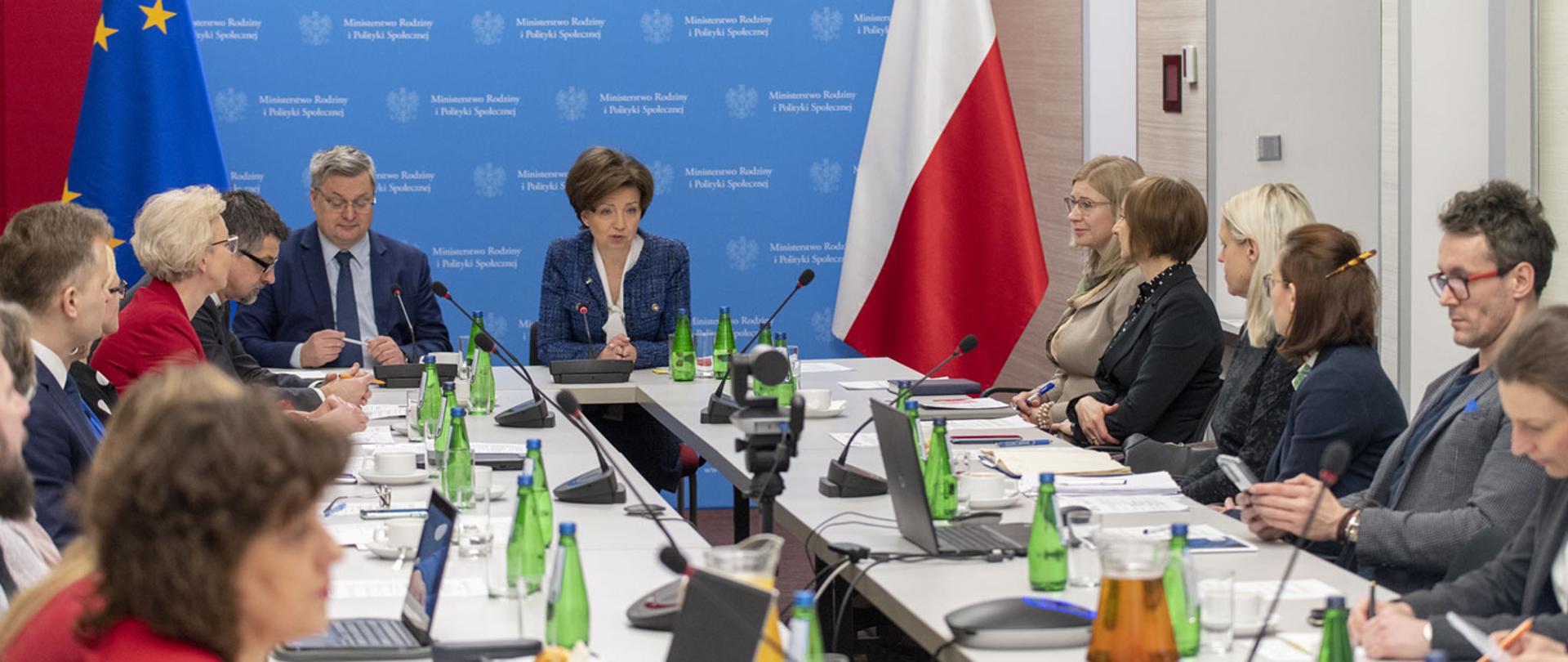 Minister Marlena Maląg wzięła udział w potkaniu Rady Programowej Centrów Usług Społecznych