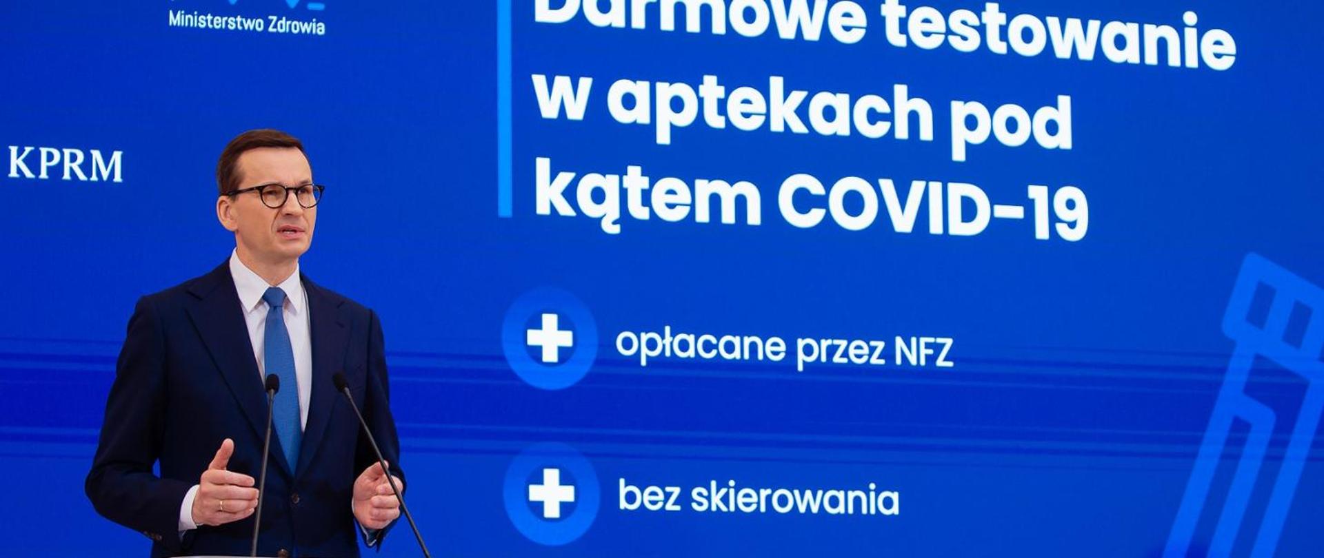 Premier Mateusz Morawiecki podczas konferencji prasowej.