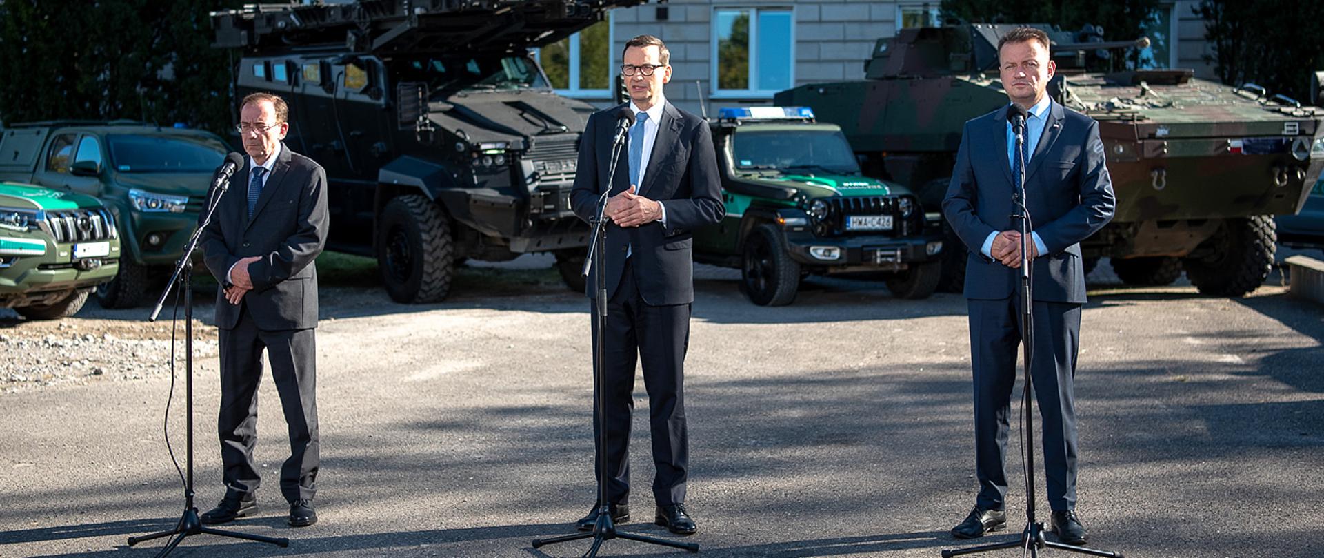 21 września 2023 r., w siedzibie MSWiA w Warszawie, odbyły się oświadczenia dla prasy premiera Mateusza Morawieckiego, ministra spraw wewnętrznych i administracji Mariusza Kamińskiego, ministra obrony narodowej Mariusza Błaszczaka. Fot. Maciej Nędzyński/CO MON

