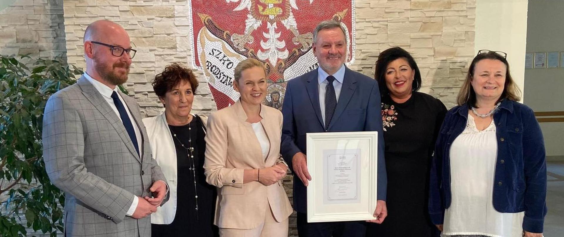 
Minister Edukacji Barbara Nowacka uczestniczyła w pierwszych w województwie pomorskim zajęciach w ramach programu „Edukacja z wojskiem”. Pierwsze w województwie pomorskim zajęcia odbyly się w Szkole Podstawowej nr 44 im. Obrońców Wybrzeża w Gdyni.
