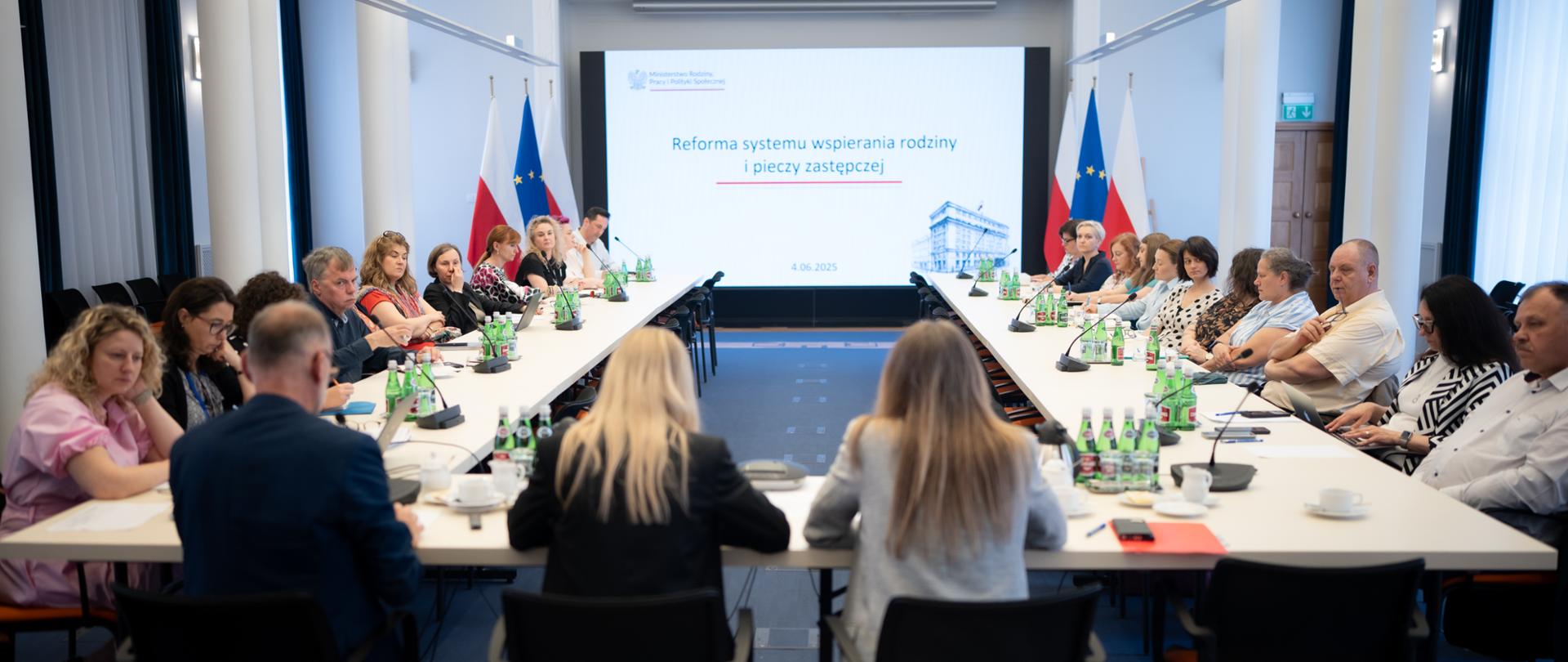 Zadbać o najlepszy interes każdego dziecka. Prekonsultacje zmian w pieczy zastępczej w MRPiPS 