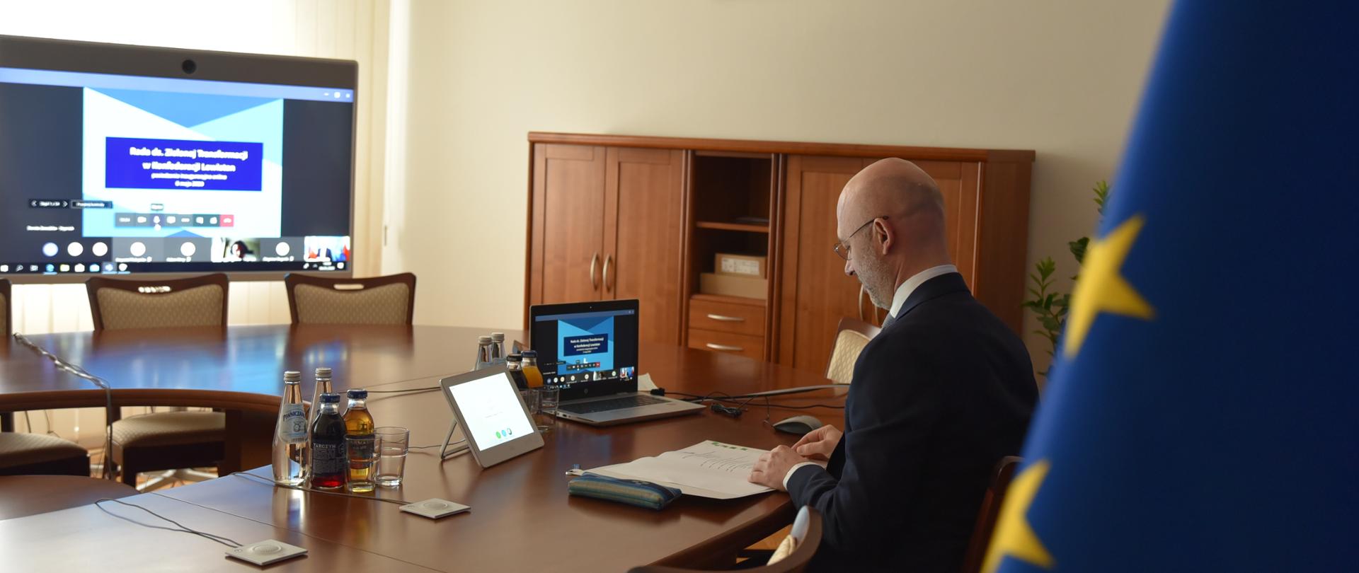 Minister klimatu Michał Kurtyka podczas inauguracyjnego posiedzenia Rady ds. Zielonej Transformacji, organizowanego przez Konfederację Lewiatan