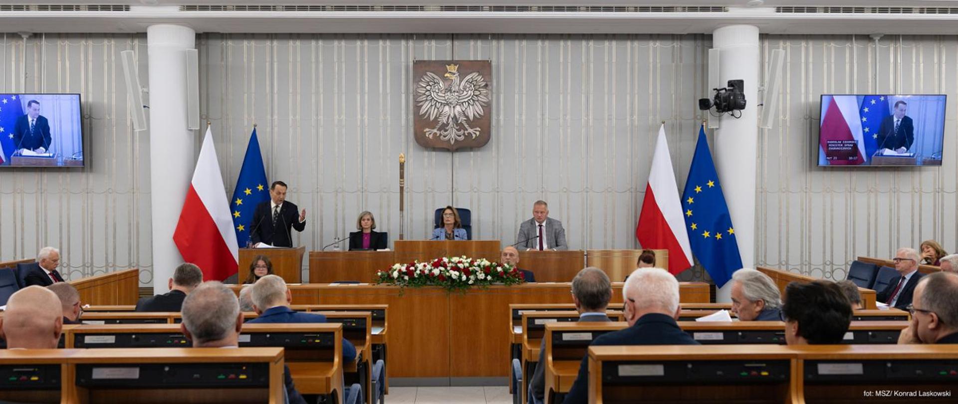 Wicepremier Sikorski podczas wystąpienia w Senacie