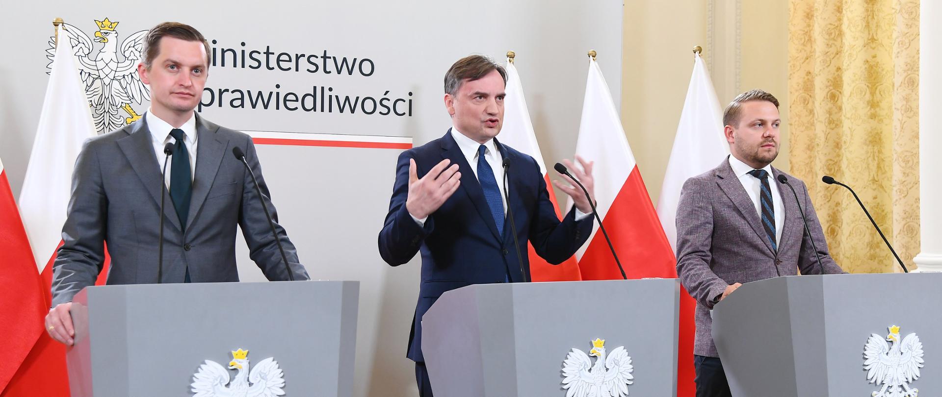 Minister Zbigniew Ziobro, wiceminister Sebastian Kaleta, wiceminister Jacek Ozdoba. 