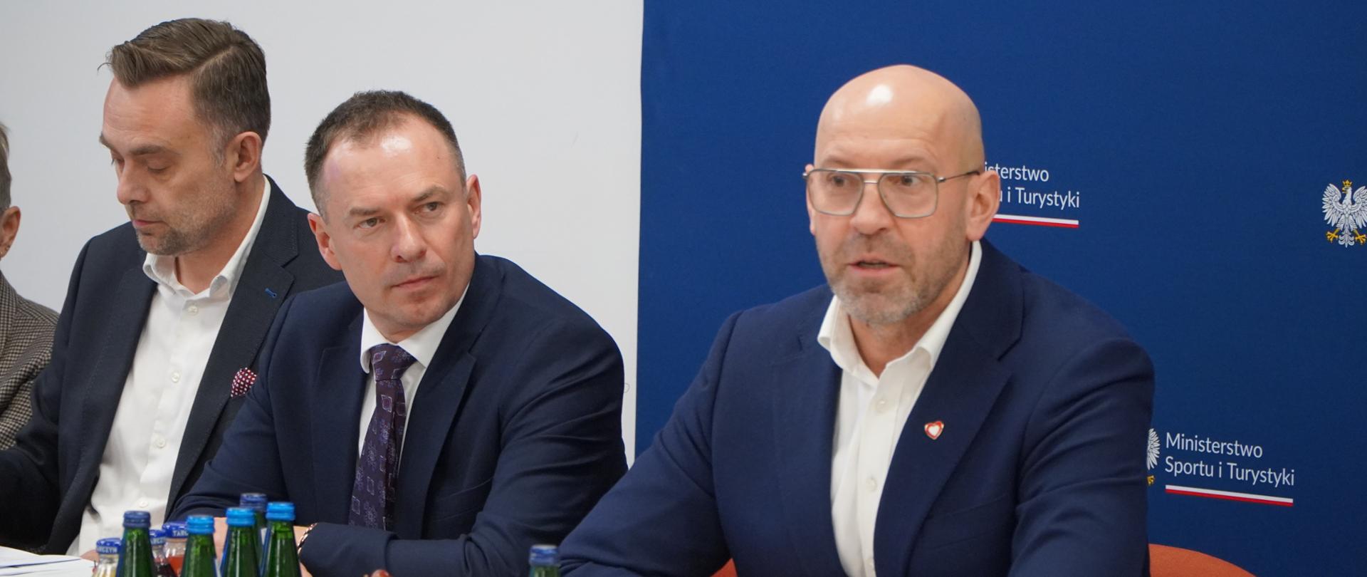 Spotkanie ministra Jakuba Rutnickiego z prezesami polskich związków sportowych w zimowych sportach olimpijskich.