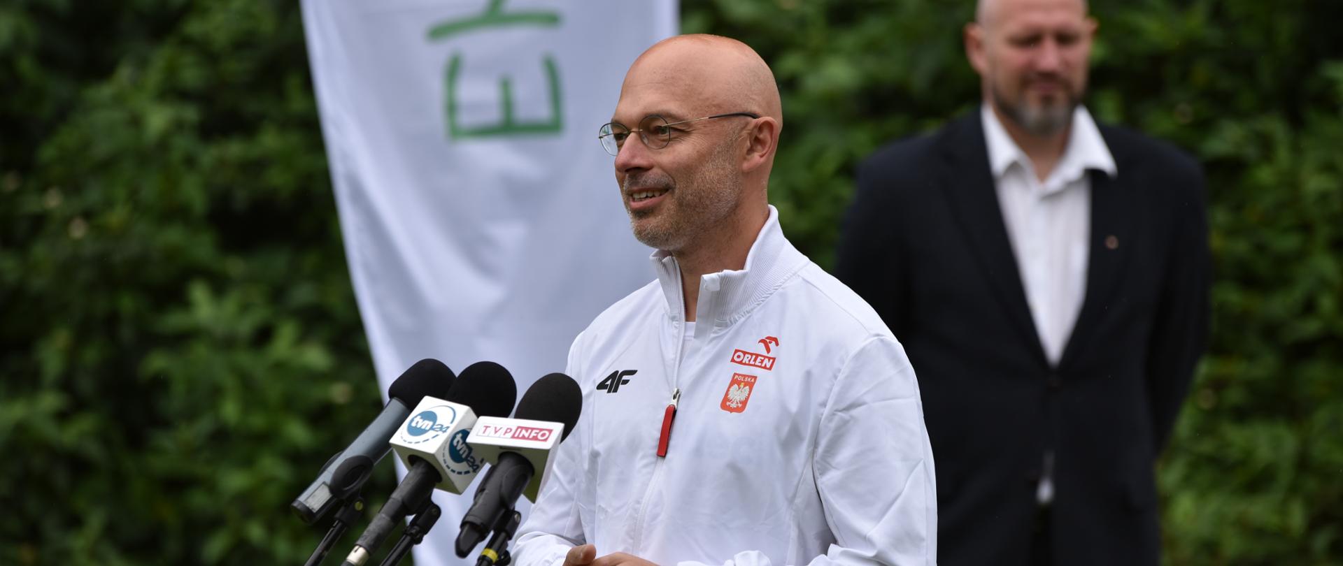 Minister Klimatu i Środowiska podczas wydarzenia inaugurującego projekt EKOatleci