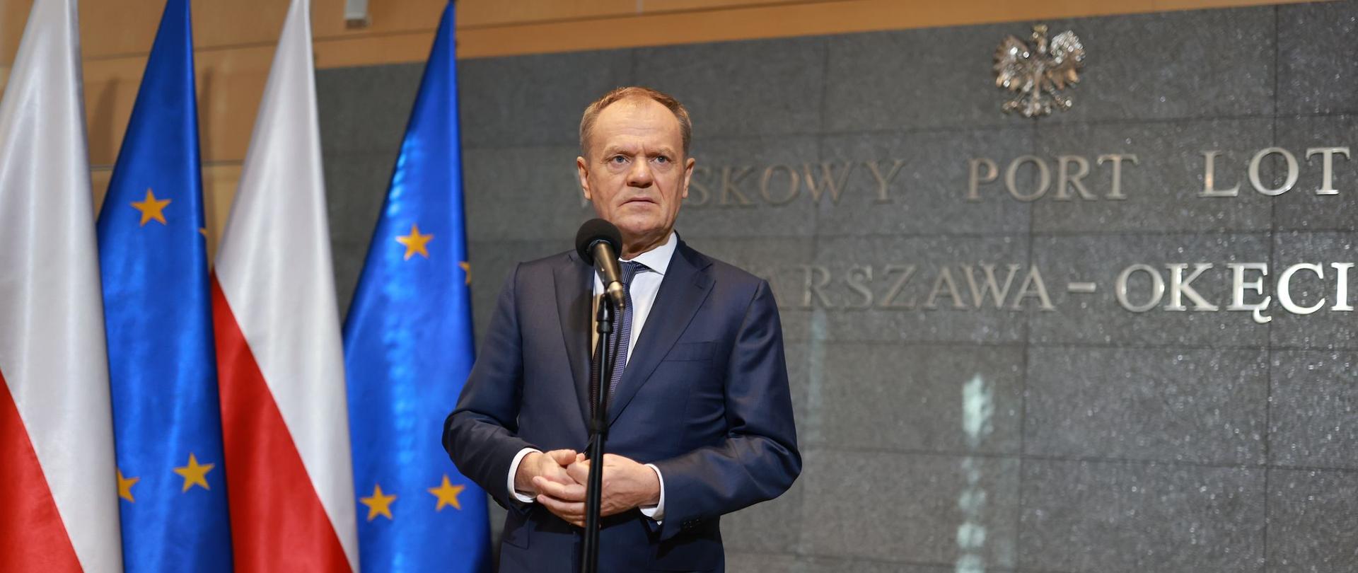 Premier Donald Tusk podczas konferencji prasowej.