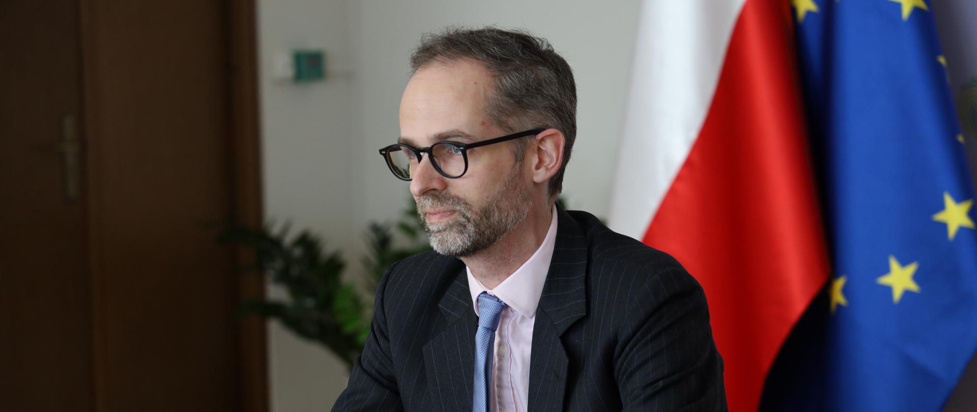 Wiceminister Guibourgé-Czetwertyński o współpracy z Brytyjczykami na COP26 i o kierunkach rozwoju gospodarki niskoemisyjnej w 2050 r.