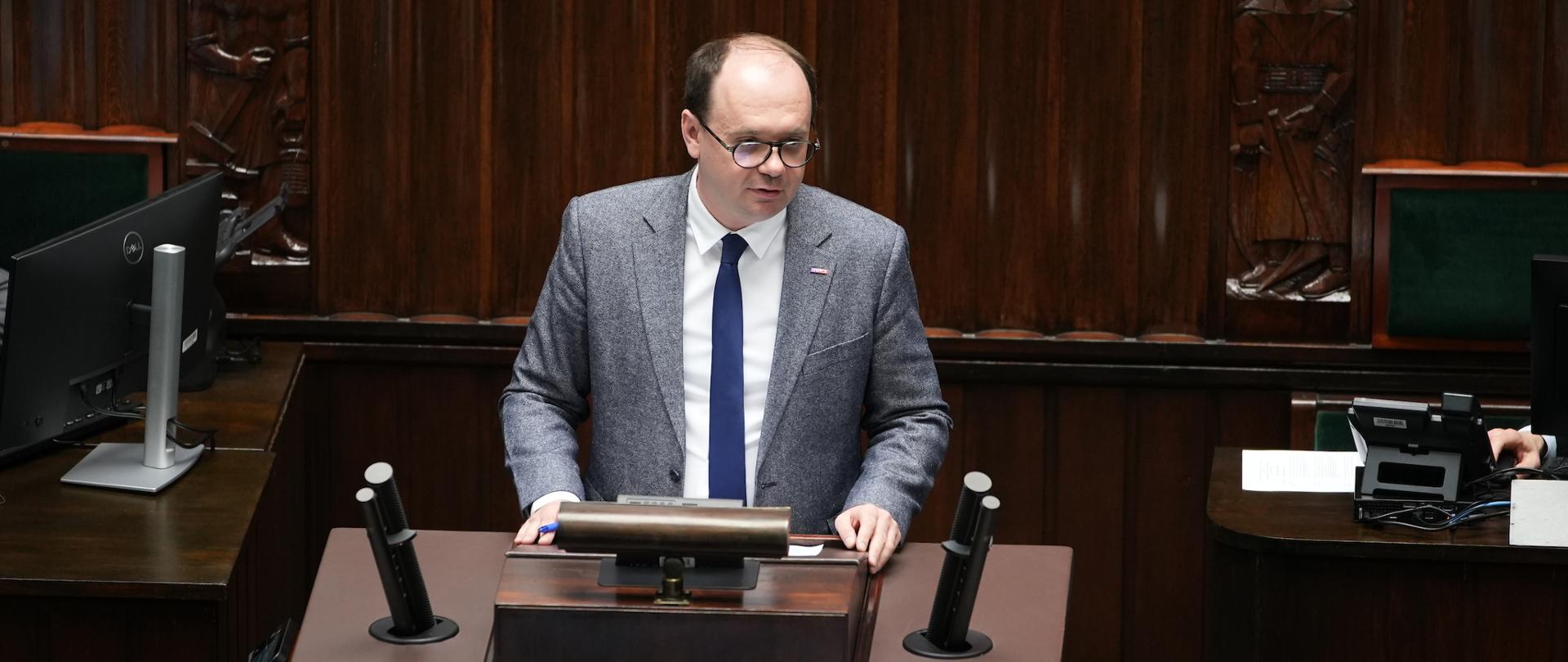 Zasiłek pogrzebowy wzrośnie do 7 tys. zł. Sejm przyjął ustawę