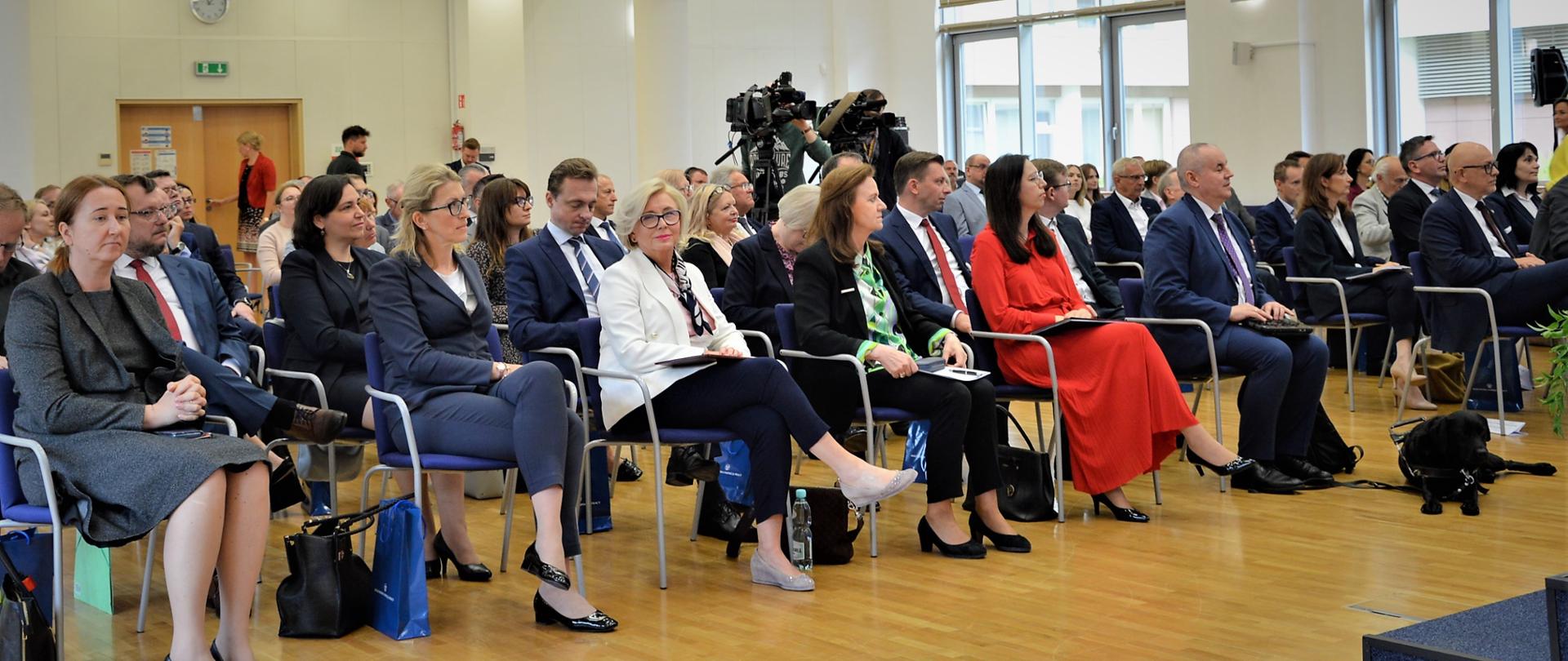  „Niepełnosprawni w środowisku pracy – wyzwanie czy szansa” – konferencja Państwowej Inspekcji Pracy z udziałem wiceminister Marzeny Machałek
