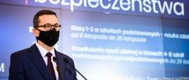 Premier Mateusz Morawiecki podczas konferencji.