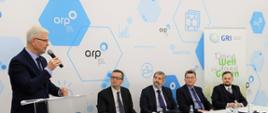 Wiceminister Ireneusz Zyska podczas podpisania umowy na budowę fabryki wież dla morskiej energetyki wiatrowej
