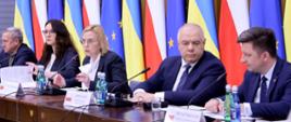 Minister Anna Moskwa, wicepremier Jacek Sasin, wicepremier Yulia Svyrydenko i minister Michał Dworczyk podczas Polsko-Ukraińskiego Forum Energii