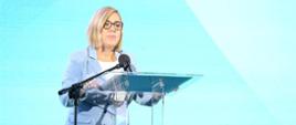 Ministra Paulina Hennig-Kloska w fabryce Baltic Towers w Gdańsku, podczas prezentacji pierwszej wyprodukowanej w Polsce sekcji wieży offshore.