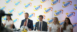 Zawodnicy, Minister oraz Prezes przy stole 2