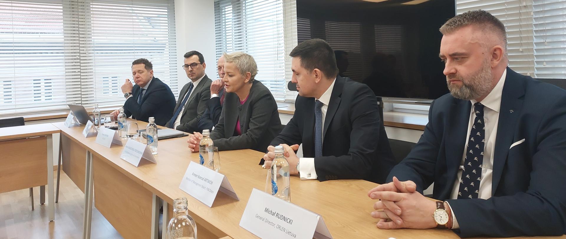 Wiceminister klimatu i środowiska Anna Łukaszewska-Trzeciakowska spotkała się z wiceministrami energii Litwy: Daivą Garbaliauskaitė oraz Albinasem Zananavičiusem.