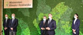 Konferencja prasowa dot. startu pilotażu na wymianę kopciuchów w budynkach wielorodzinnych z udziałem ministra Michała Kurtyki, wiceminister Małgorzaty Golińskiej, prezesa Narodowego Funduszu Ochrony Środowiska i Gospodarki Wodnej Macieja Chorowskiego, wiceprezesa Narodowego Funduszu Ochrony Środowiska i Gospodarki Wodnej Pawła Mirowskiego oraz posła na Sejm RP Czesława Hoca.