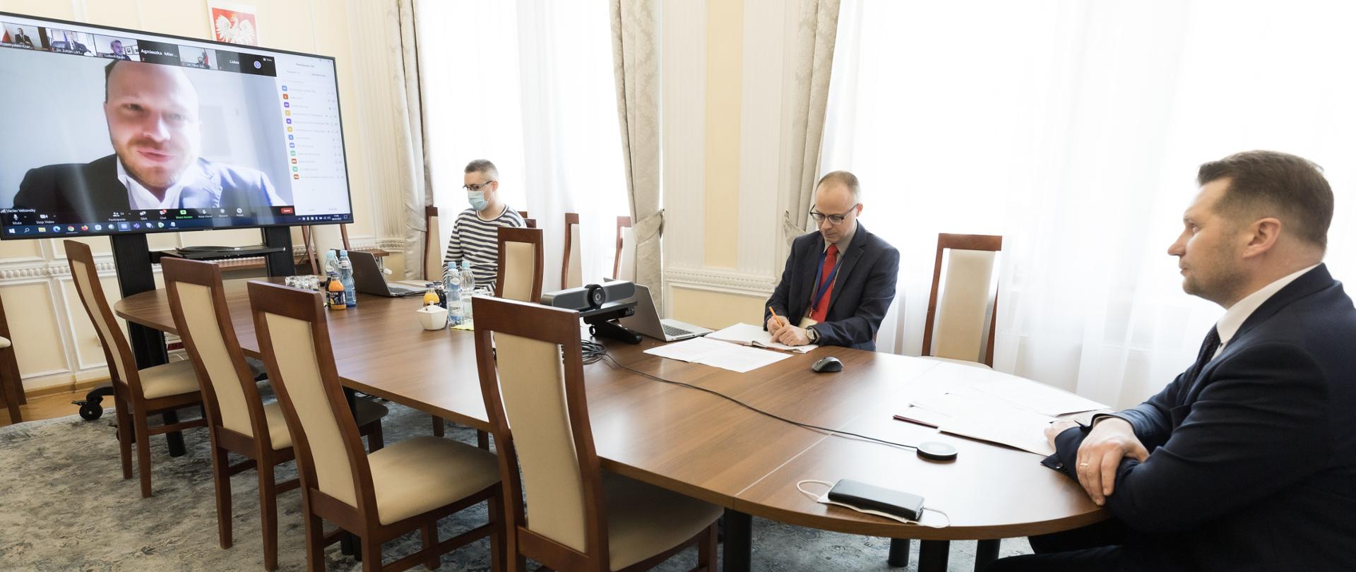 Zdjęcie ze spotkania w ramach Grupy V4.