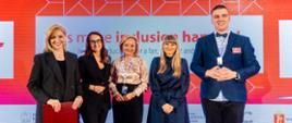 Let’s Make Inclusion Happen – inauguracja konferencji na temat edukacji włączającej z udziałem wiceminister Joanny Muchy, zdjęcie grupowe wiceminister Muchy, zastępcy prezydenta warszawy, kurator oświaty, rzecznika praw dziecka