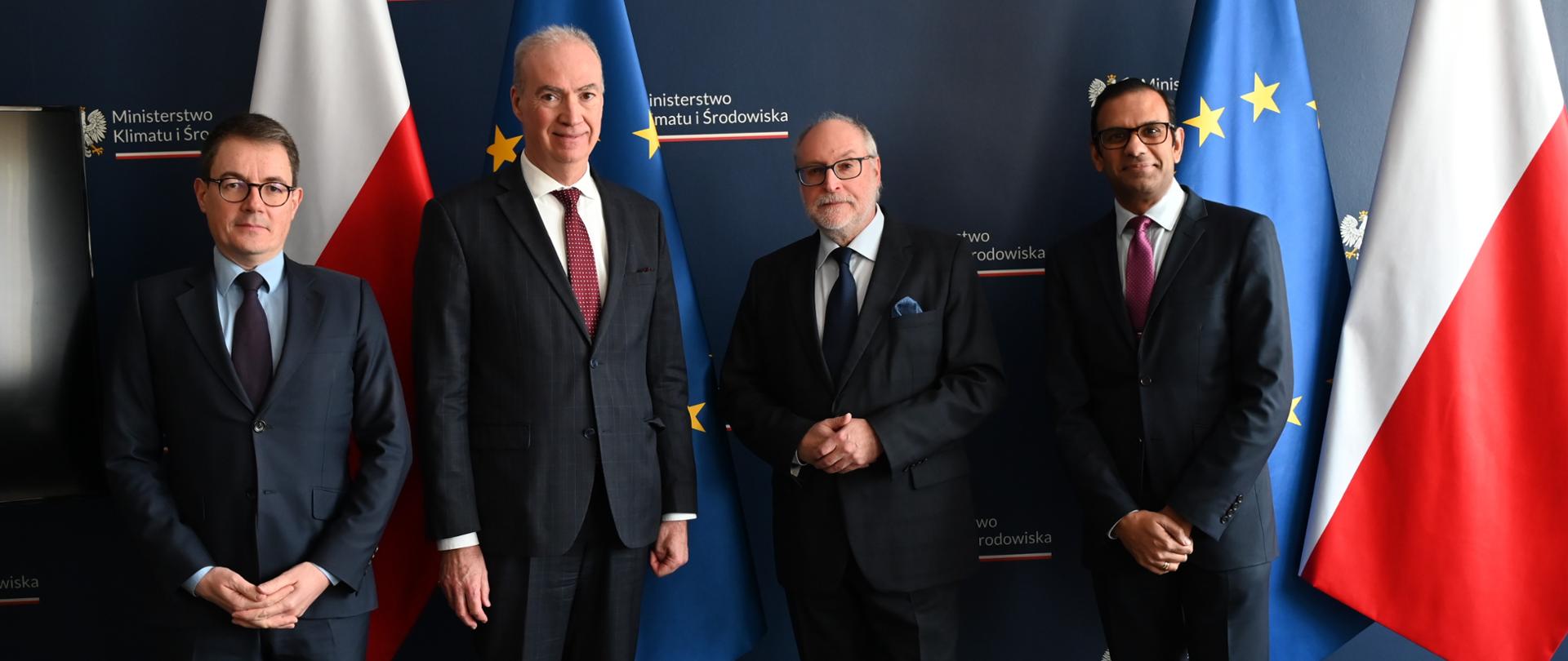 Pełnomocnik Rządu ds. Strategicznej Infrastruktury Energetycznej Maciej Bando spotkał się z Ambasadorem Francji Etienne de Poncins i wiceprezesem Grupy EDF, odpowiedzialnym za rozwój nowych projektów jądrowych Vakis Ramany