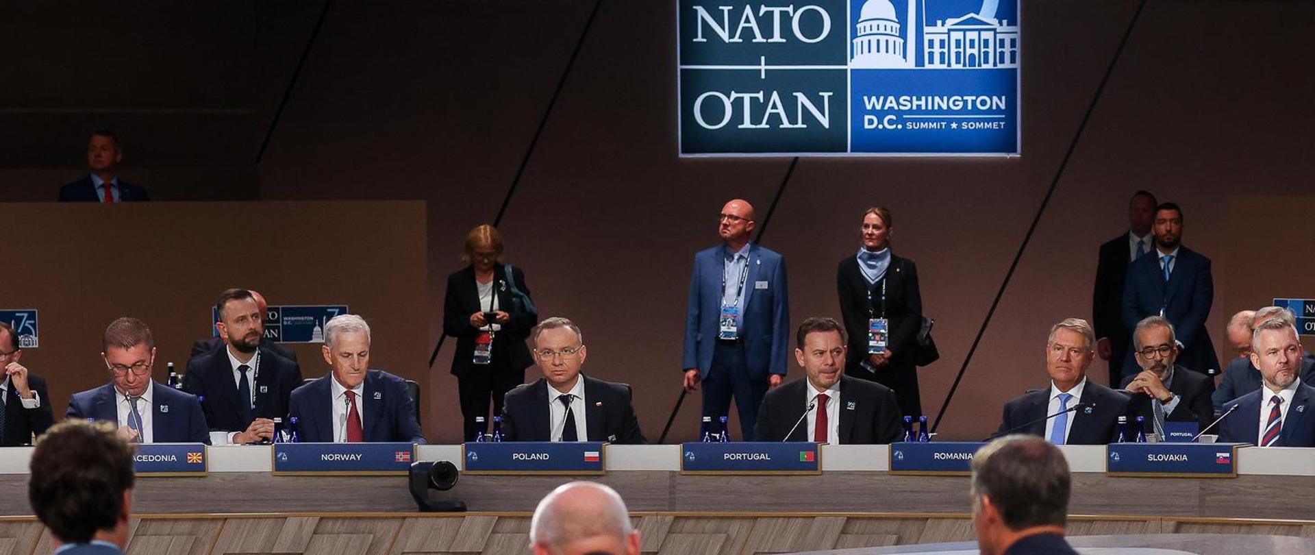 Podczas jubileuszowego Szczytu NATO, odbywającego się w 75. rocznicę powstania Paktu Północnoatlantyckiego, omawiane były kwestie związane m.in. ze wzmocnieniem zdolności NATO w obszarze odstraszania i obrony przed potencjalnymi przeciwnikami. Wśród tematów był także rozwój sojuszniczej obrony powietrznej i przeciwrakietowej oraz konieczność zwiększenia przez państwa członkowskie wydatków obronnych. W trakcie Szczytu odbyło się także posiedzenie Rady NATO - Ukraina. 