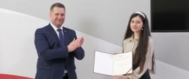 Minister Przemysław Czarnek wręcza powołanie Pani Aleksandrze Horoszko – nowej Przewodniczącej Rada Dzieci i Młodzieży Rzeczypospolitej Polskiej przy Ministrze Edukacji i Nauki.