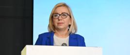 Minister Paulina Hennig-Kloska przemawia podczas Forum Czystego Powietrza.