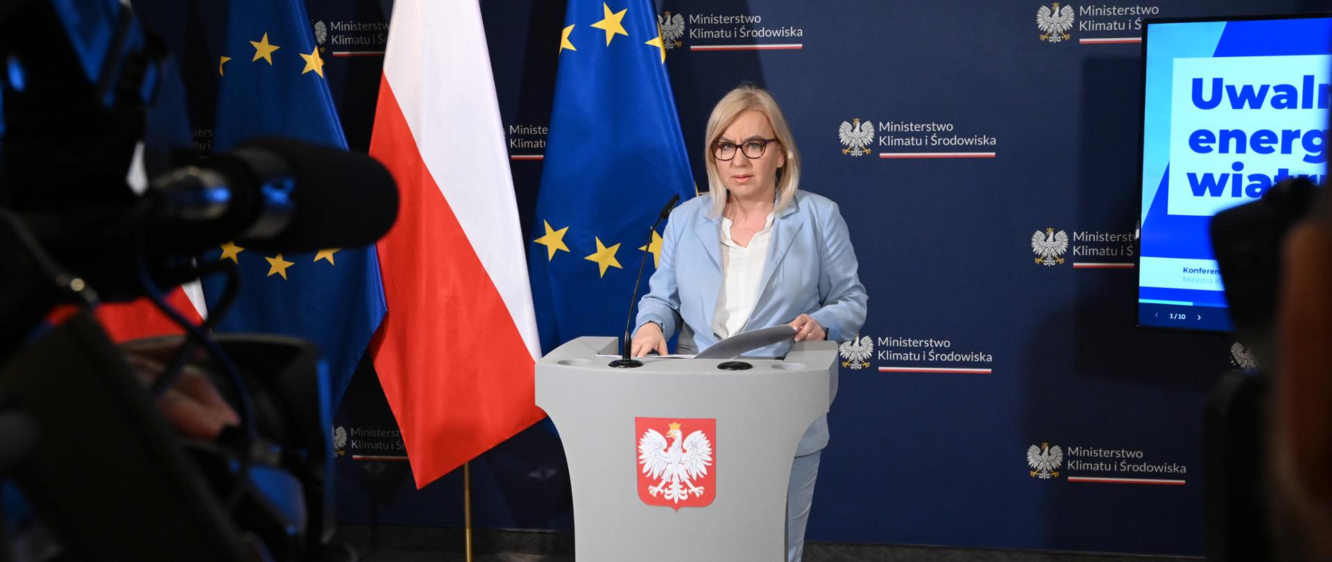 Ministra klimatu i środowiska Paulina Hennig-Kloska w trakcie konferencji prasowej 
