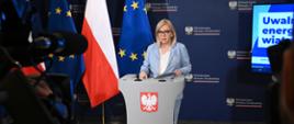 Ministra klimatu i środowiska Paulina Hennig-Kloska w trakcie konferencji prasowej 
