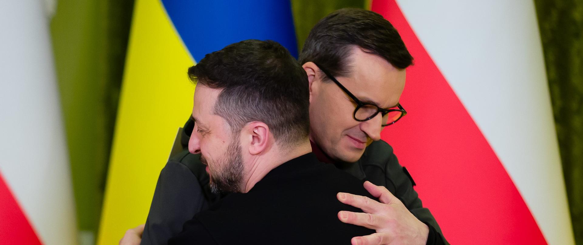 Premier Mateusz Morawiecki i prezydent Ukrainy Wołodymyr Zełenski podczas wizyty w Kijowie.