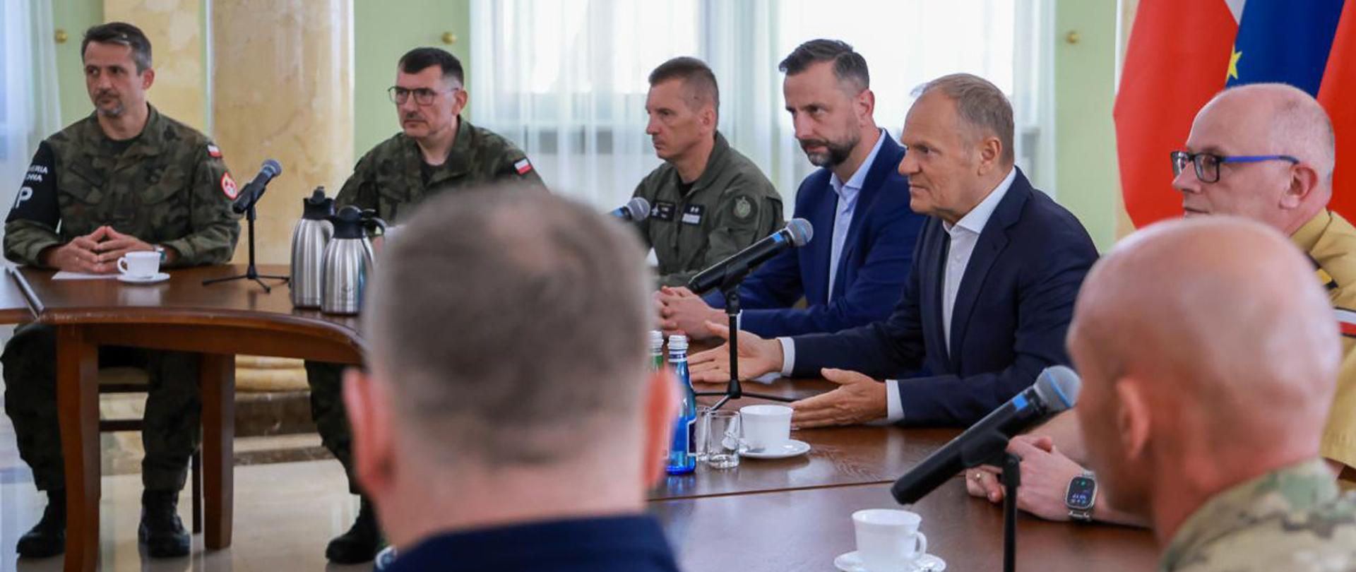Spotkanie zespołu koordynacyjnego z udziałem szefa MON