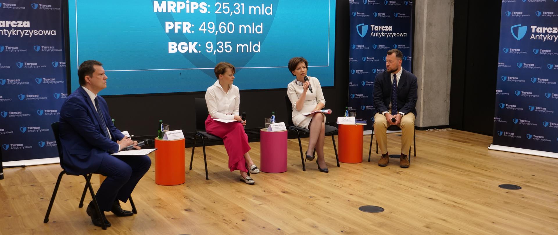 Debata w CDT z udziałem minister Emilewicz i miniter Marleny Maląg.