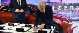 Podpisanie memorandum dot. wsparcia dla budowy fabryki samochodów elektrycznych Izera
