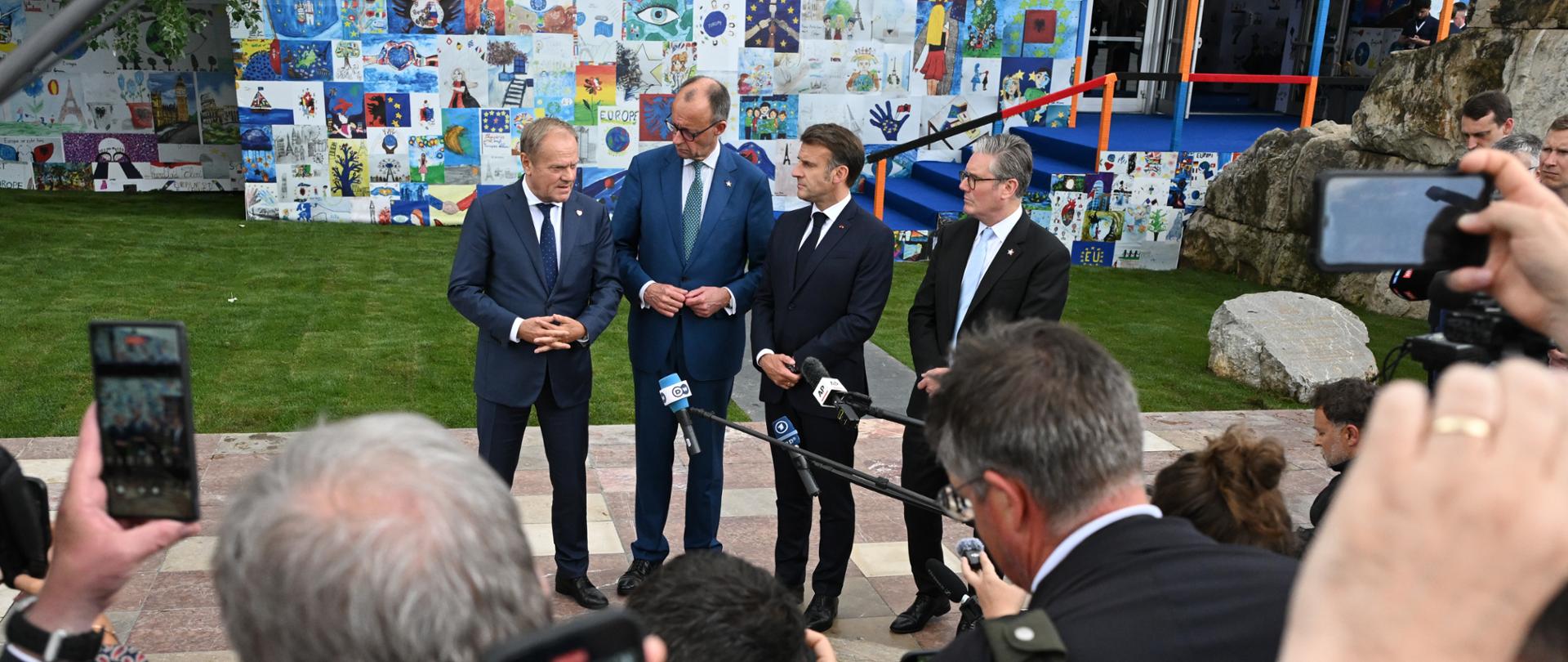 Wspólne oświadczenie liderów Polski, Niemiec, Francji i Wielkiej Brytanii: Premier Donald Tusk, Kanclerz Niemiec Friedrich Merz, Prezydent Francji Emmanuel Macron, Premier Wielkiej Brytanii Keir Starmer.
