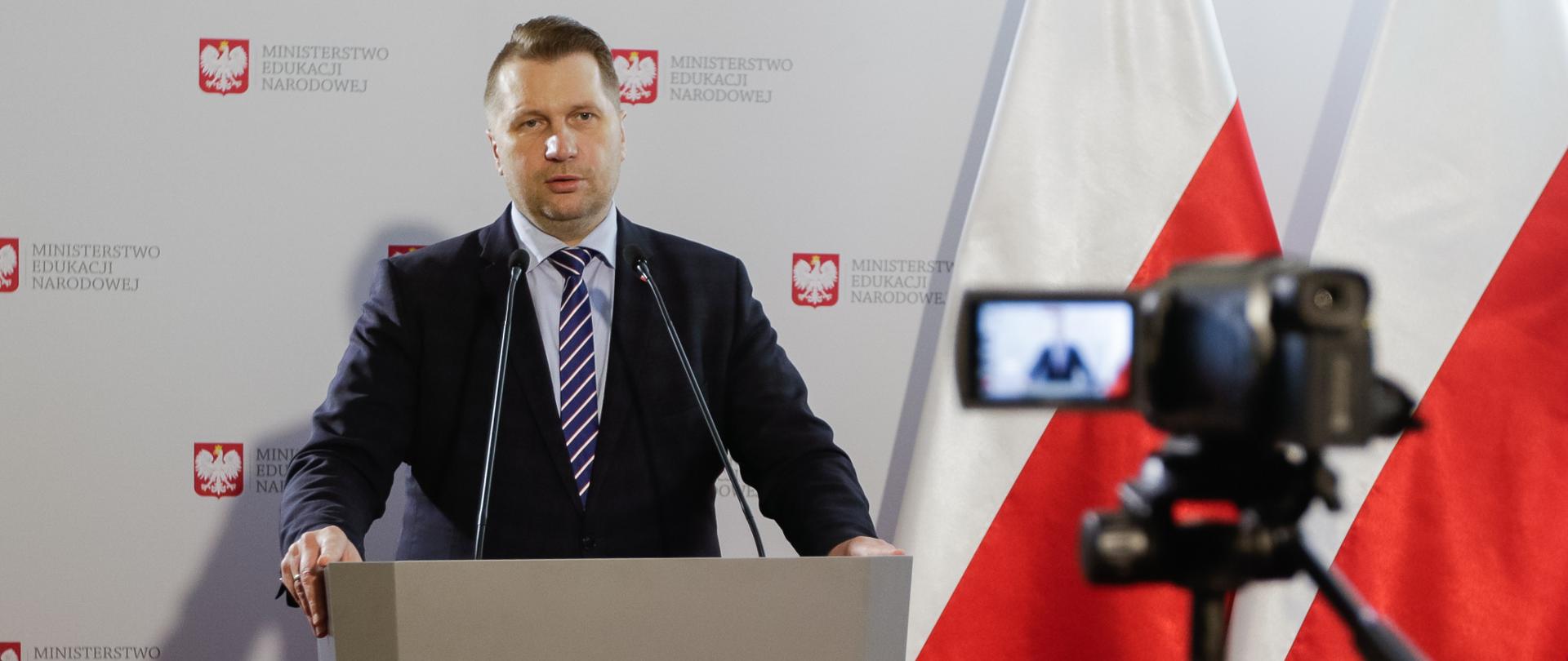 Konferencja prasowa Ministra Edukacji i Nauki Przemysława Czarnka na temat zdalnej nauki i sytuacji dotyczącej funkcjonowania szkół oraz placówek. 