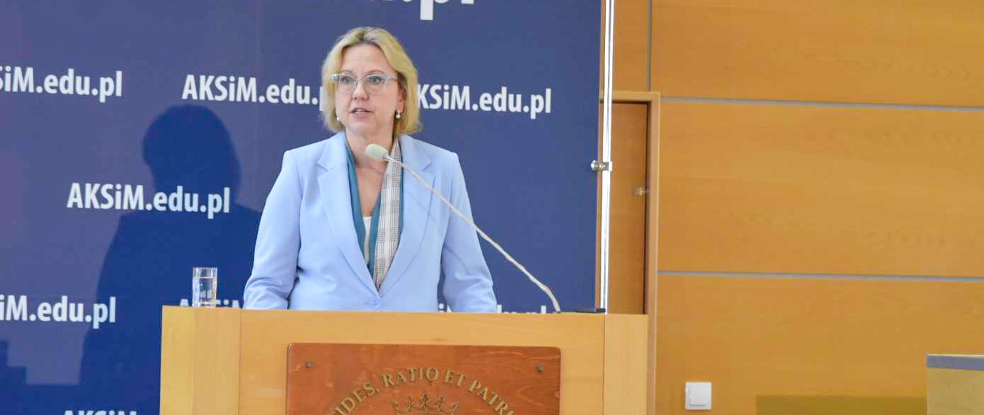 Minister Anna Moskwa podczas konferencji: "Geotermia dla rozwoju polskich miast i społeczności" w Toruniu.