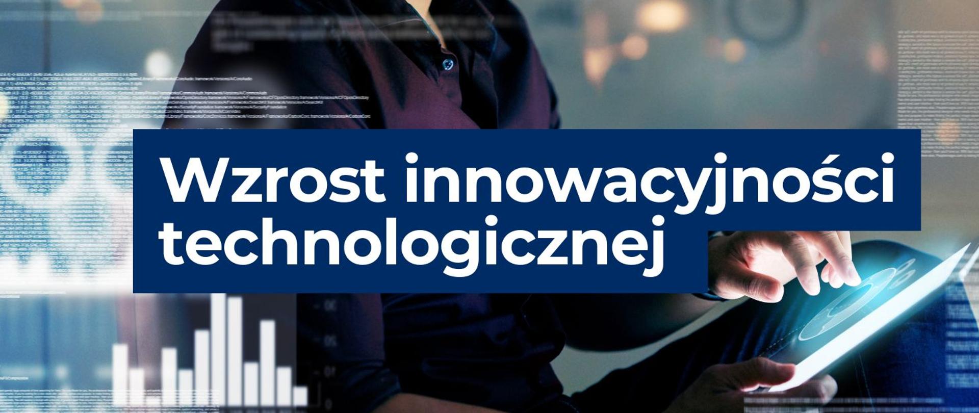 baner z napisem Wzrost innowacyjności technologicznej. W tle widoczna jest sylwetka mężczyzny, który palcem wybiera wybiera opcje na cyfrowym tablecie. 