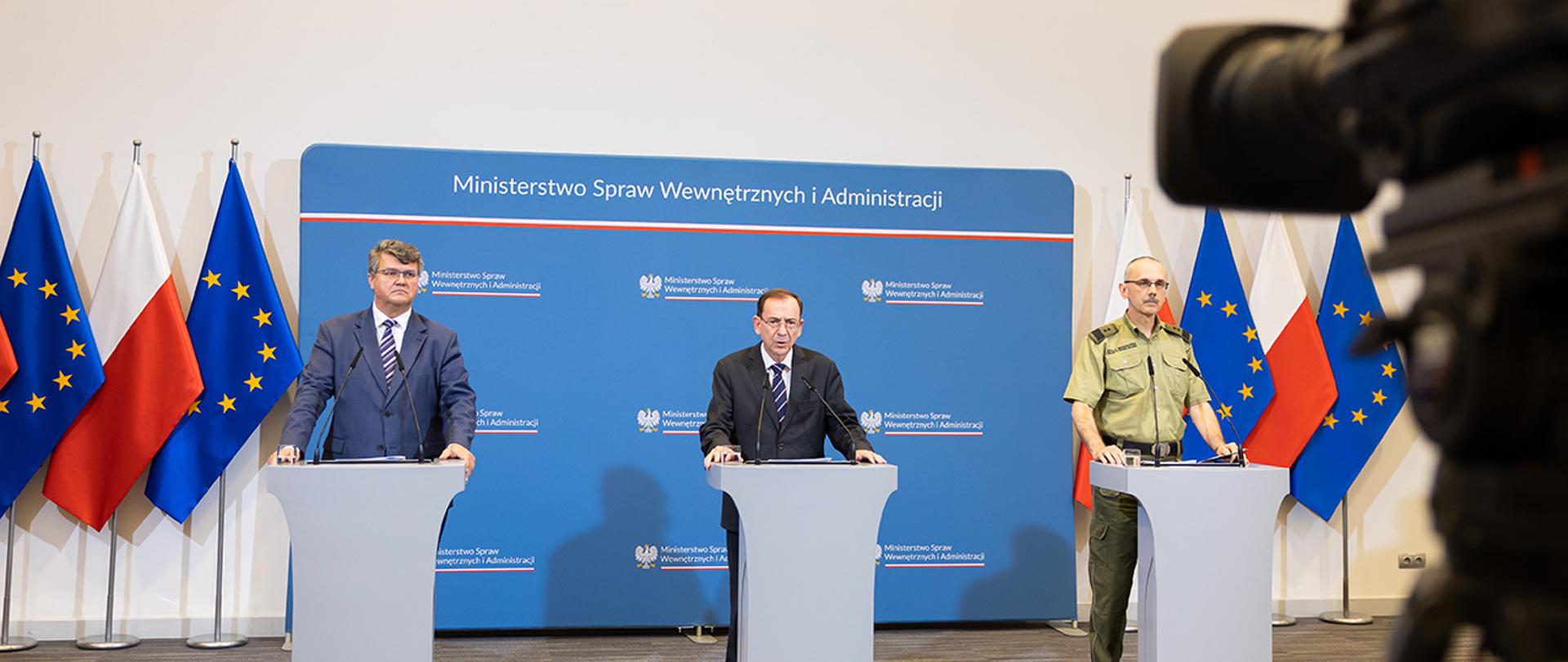 Konferencja prasowa ministra Mariusza Kamińskiego, wiceministra Macieja Wąsika i komendanta Głównego Straży Granicznej gen. dyw. SG Tomasza Pragi