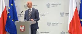 Minister klimatu Michał Kurtyka podczas uroczystość podpisania Listu intencyjnego o ustanowieniu partnerstwa na rzecz rozwoju przemysłu fotowoltaicznego