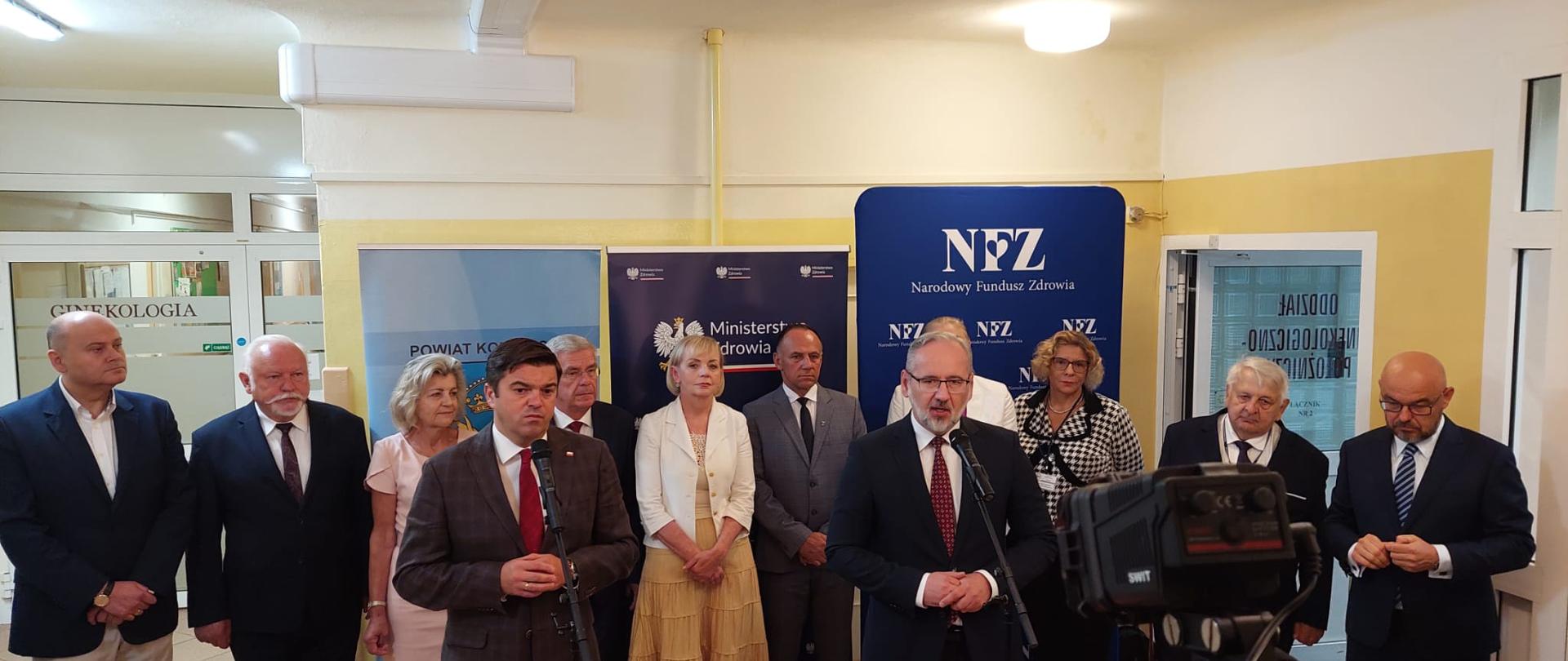 Zdjęcie z konferencji prasowej ministra Adama Niedzielskiego 