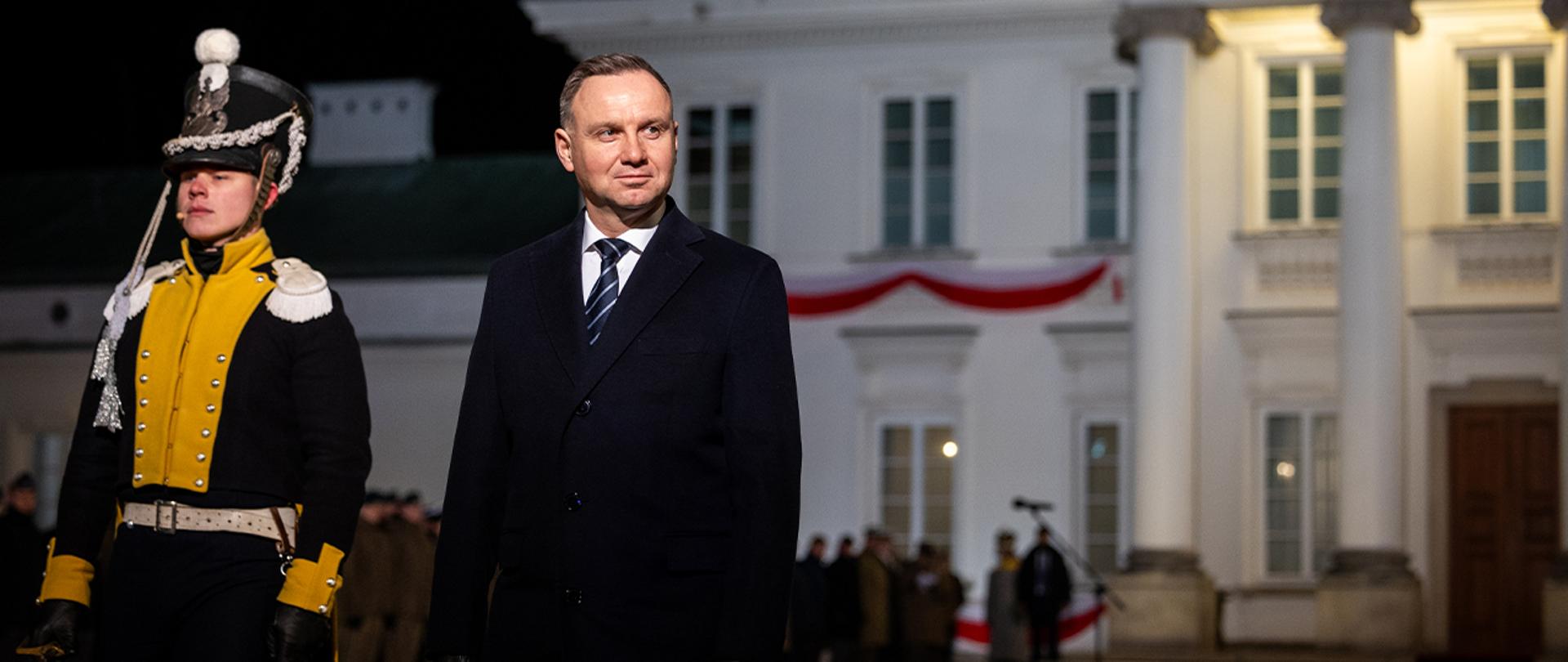 Prezydent Andrzej Duda podczas przeglądu poddodziałów