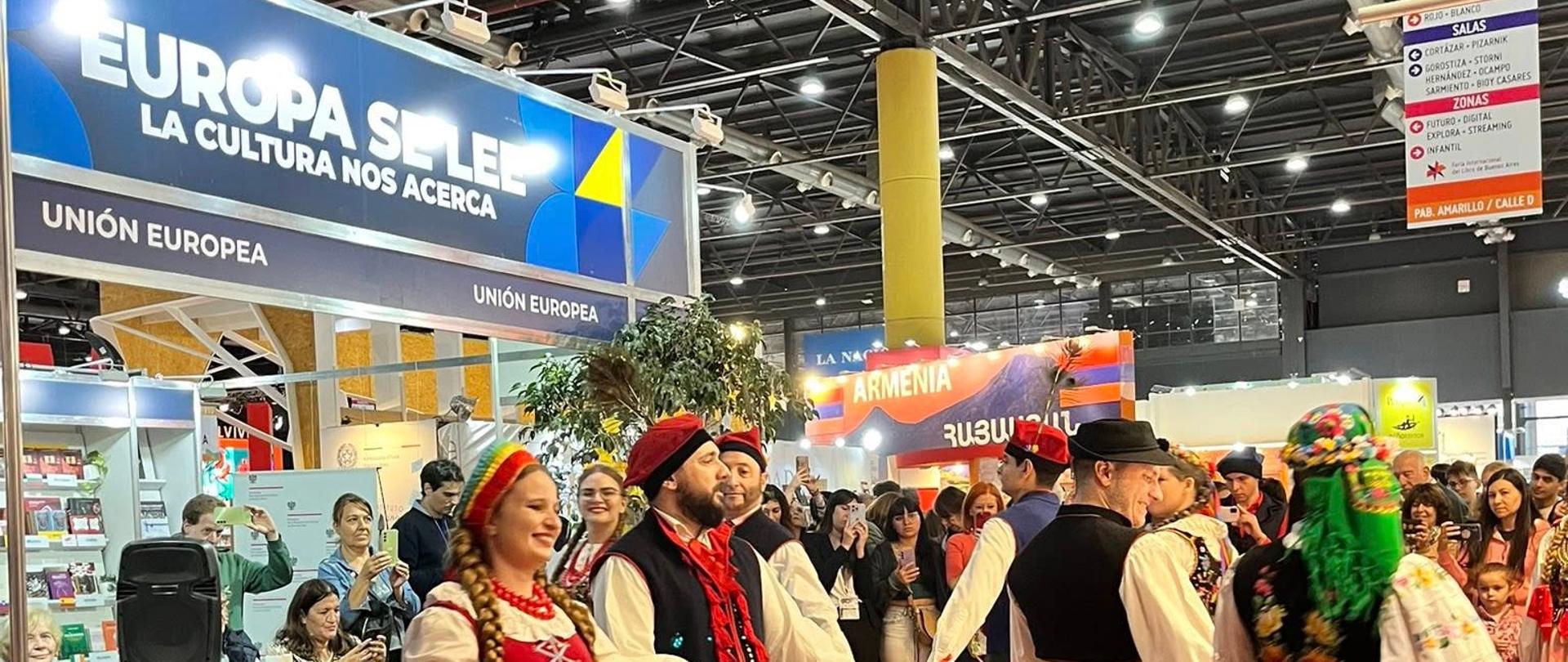 Występ zespołu pieśni i tańca „Nasz Balet” na Targach Książki w Buenos Aires