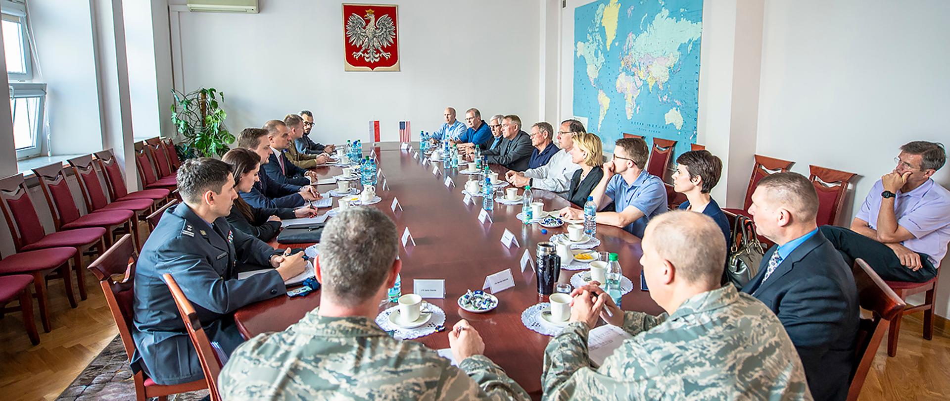 250518_MMB-Amerykanscy_kongresmeni_w_MON_RSuchy_01