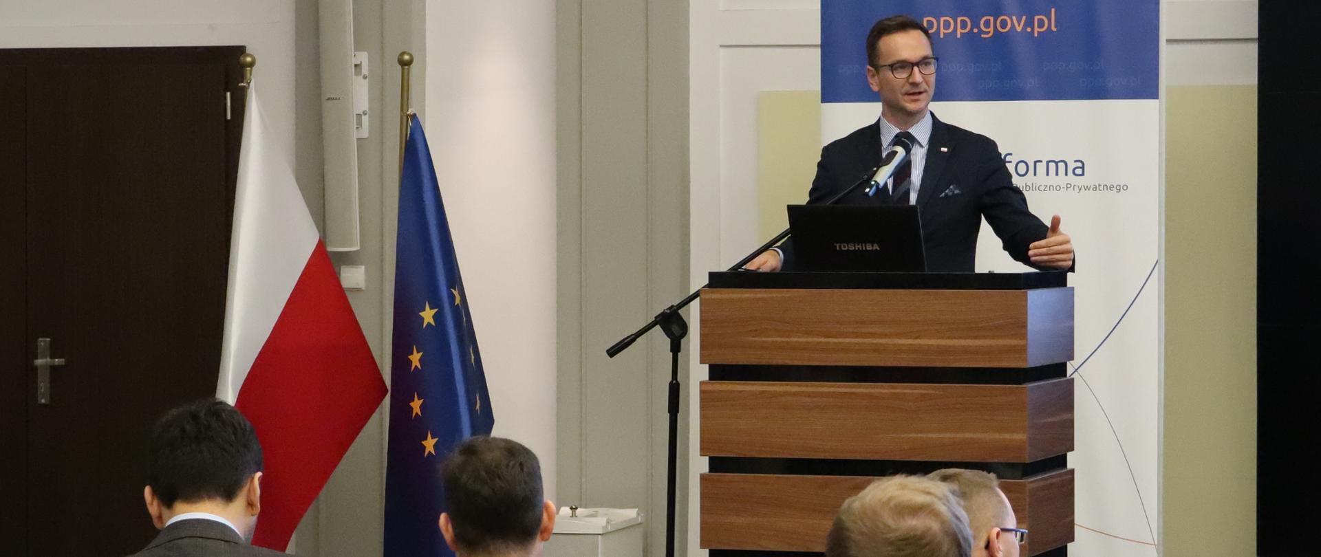 Wiceminister Waldemar Buda podczas spotkania w ramach Platformy PPP.