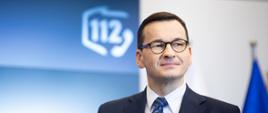 Premier podczas pamiątkowych zdjęć z zebranymi. 