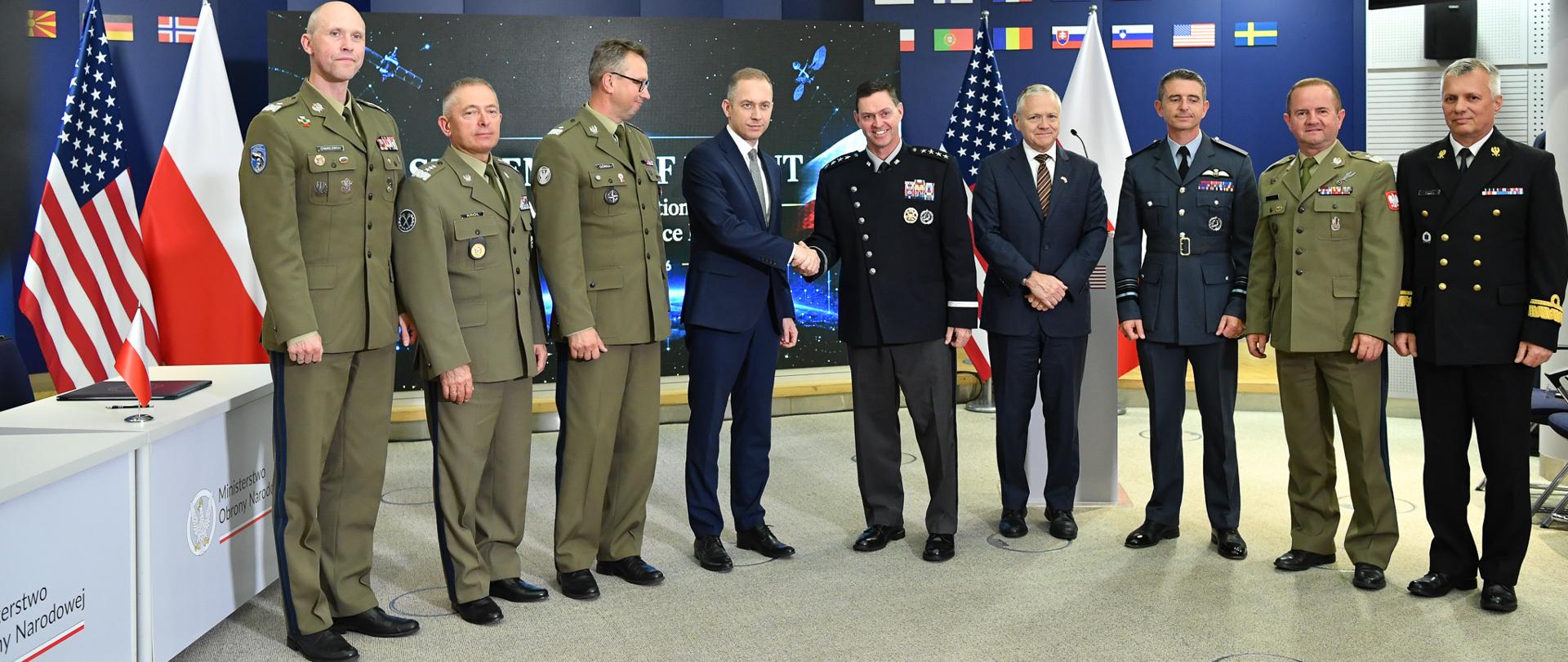 7 lipca 2026 r. w Warszawie, odbyło się spotkanie Cezarego Tomczyka, wiceministra obrony narodowej z gen. B. Chance'em Saltzmanem, szefem Operacji Kosmicznych USA. Fot. plut. Wojciech Król/MON